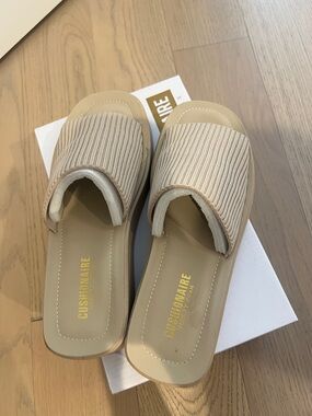 Cushionaire PIM sandals in taupe wave size 8